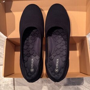 Gently Used VIVAIA Claire Walker flats in Navy EU 41 / 9.5 with box